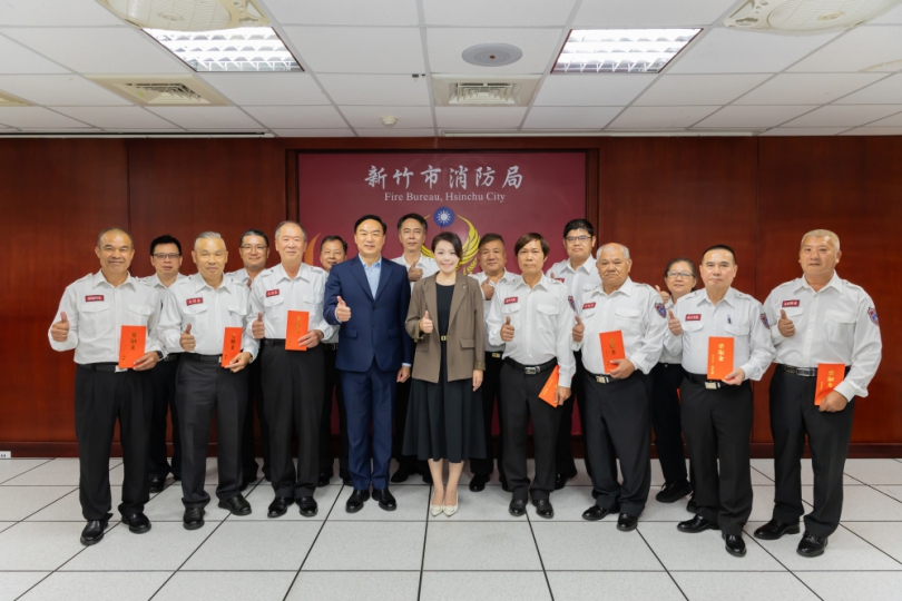 消防、義消、鳳凰志工三面一體   高虹安頒獎勵金感謝發揮救災量能
