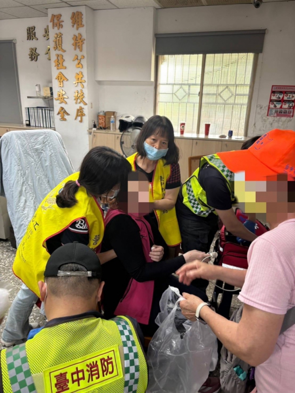 熱！香燈腳追媽祖突中暑  烏日警即刻救護送醫