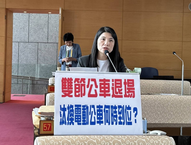台中雙節公車將分批退場　張廖乃綸關注運能銜接與駕駛人力配置