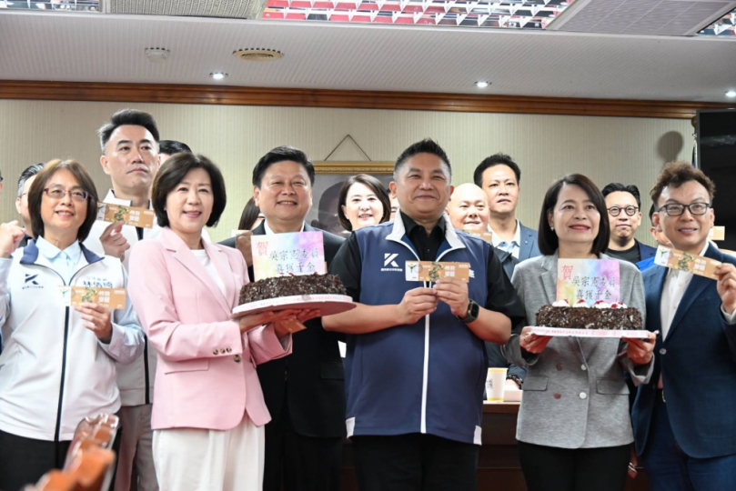 吳忠憲檢查官立委喜得2子