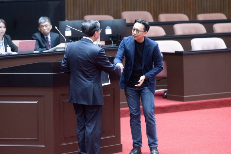 台灣搶攻數位中心嗎？