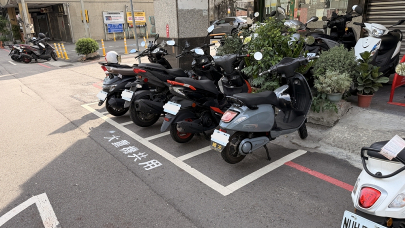 適車適所！中市5月1日起熱門商圈試辦大重機共用路邊機車格  比照機車費率