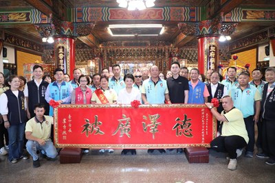 台中水安宮百年香火守護南屯盧市長贈匾「德澤廣被」感謝護佑鄉里