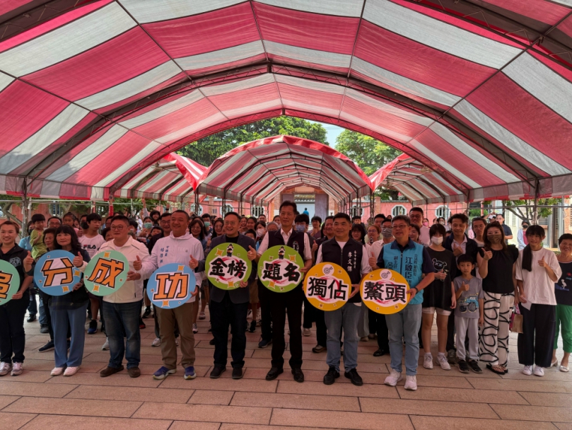 大甲文昌祠舉辦「祈求平安 金榜題名」場面熱鬧
