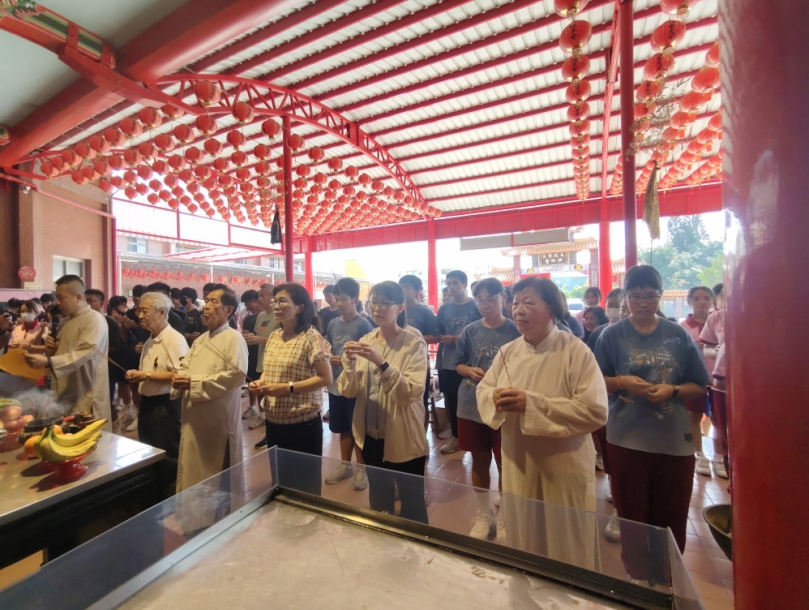 大林國中免費點文昌燈 國三生參拜天德寶宮妙修堂贈文昌筆