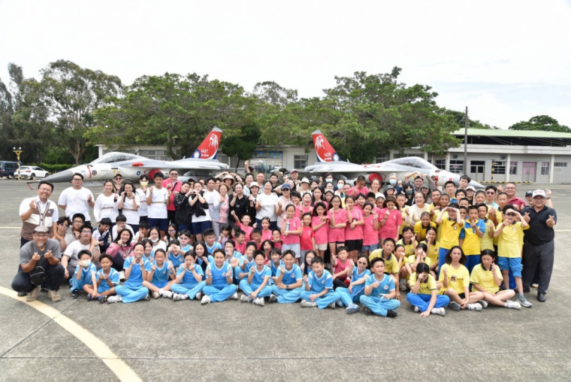 台中和平區五校學生參訪清泉崗基地，深化國防教育與生涯探索