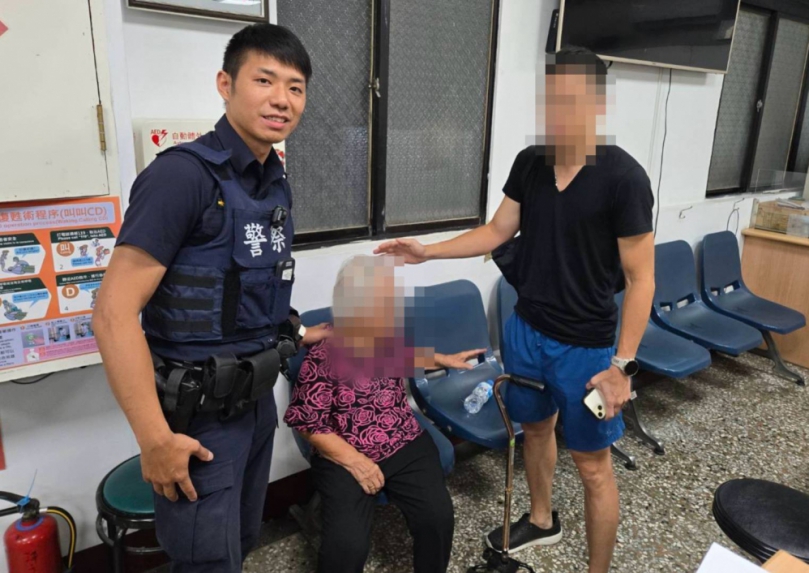 深夜守候不缺席　潭子警陪伴迷失嬤平安返家