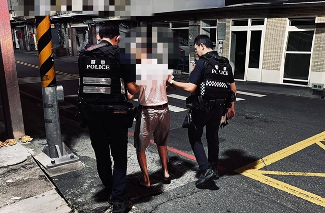 又熱又悶！老翁半夜走失釀驚魂   太平警眼尖熱心助返家