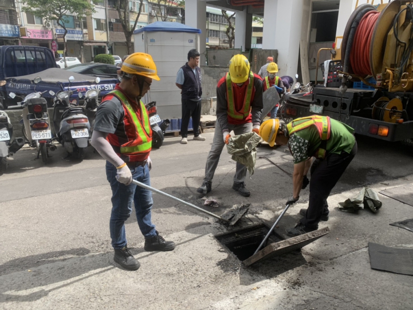 因應未來兩週強降雨　中市環保局啟動整備加強排水熱點清疏