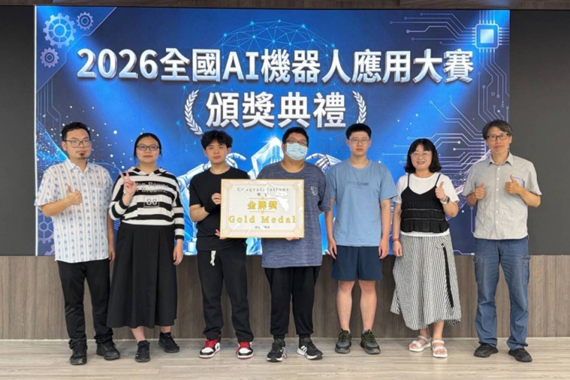 弘光科大國際生與團隊以充份準備克服緊張   勇奪全國AI機器人大賽金牌