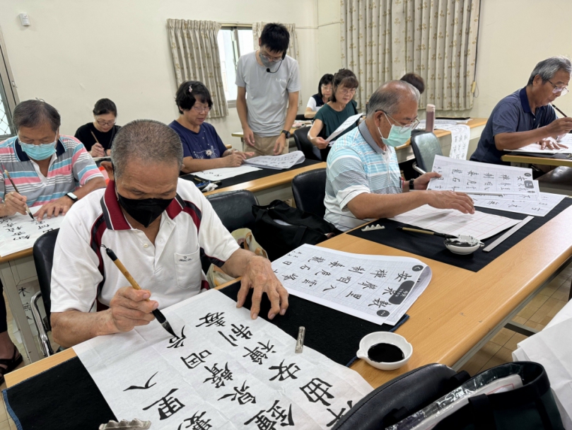 大甲區長青學苑日南分苑第22屆下學期開學　暑假充電再出發　長者開心返校、續寫樂學生活