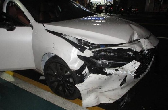 男疑吸毒駕車連撞四機車   警方唾液毒品初篩呈陽性