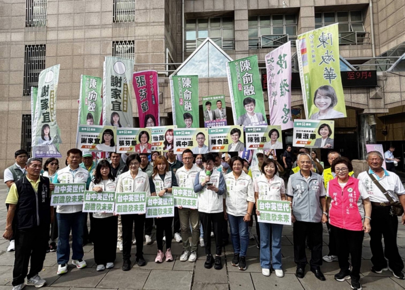 「台中英・台中贏」民進黨英系八位台中市議員聯合參選登記