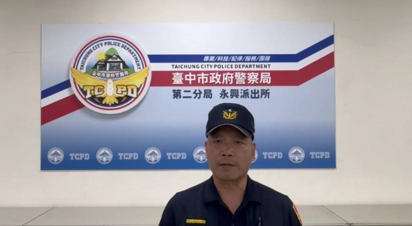 自小客車擦撞衍生糾紛   警方到場化解依法處理
