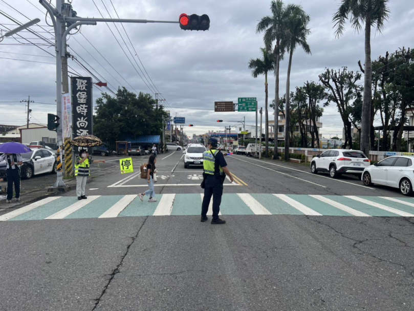開學首日虎尾警站路口！護童勤務全面啟動守安全