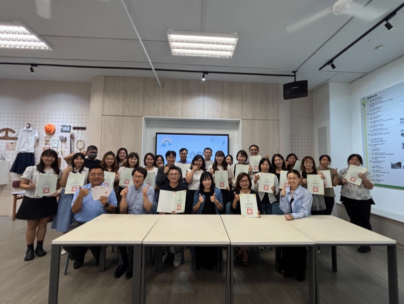 中市 31 位雙語領航員授證  持續深耕雙語教育邁向精進