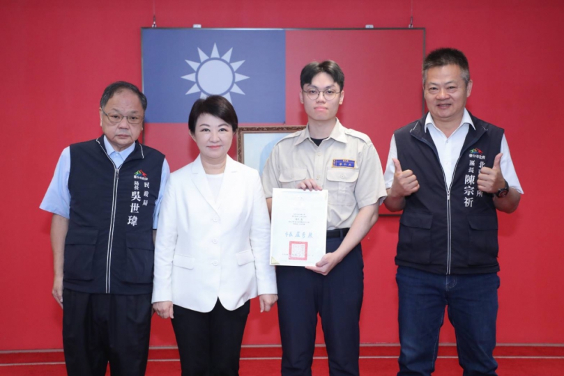 黃金救援搶回一命！中市替代役男CPR＋AED救人　市長盧秀燕親頒獎狀讚「救命英雄」守護市民