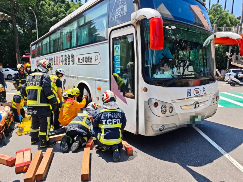 新加坡旅客遭壓輪下生命垂危    警方刻調查車禍因由中