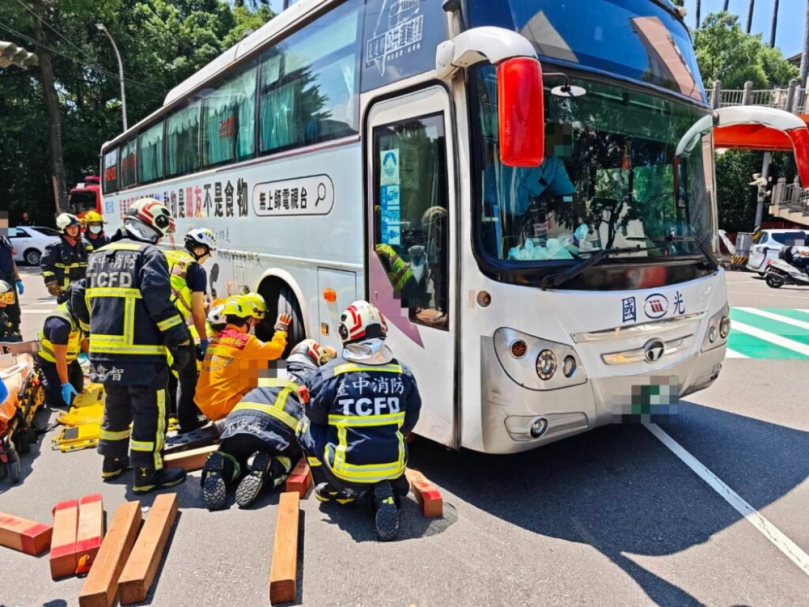 新加坡阿嬤搶救兩天不治死亡   龔姓司機依過失致死罪嫌送辦