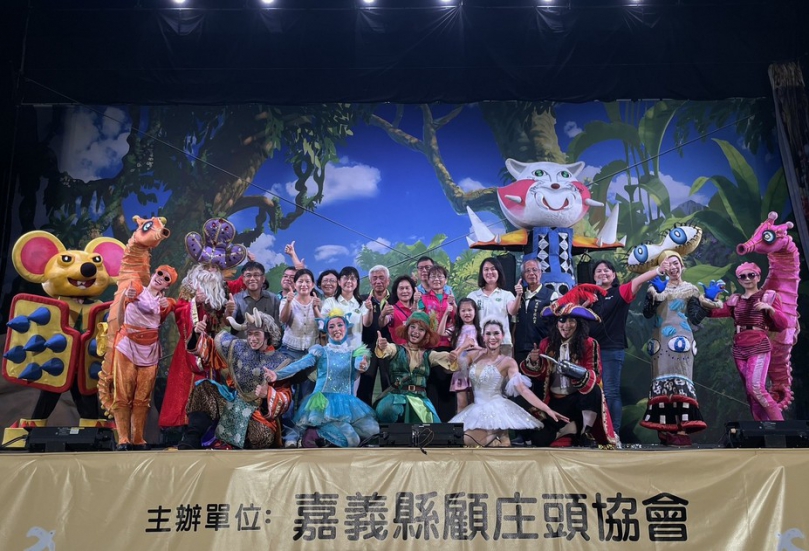 蔡易餘邀請紙風車劇團太保開演盛況空前 親子家庭互動優質藝文走進地方