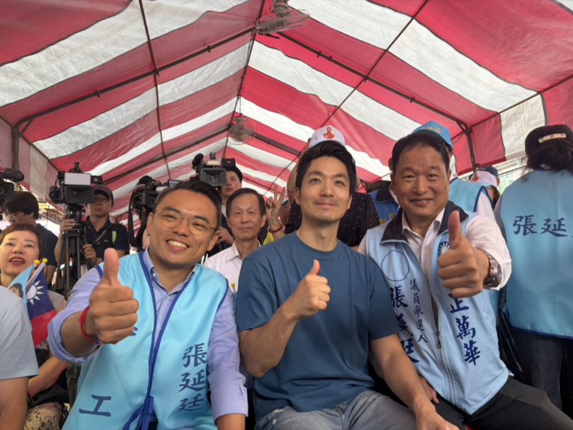 蔣萬安、趙少康及國民黨重量級民代齊聚為張延廷成立總部站台