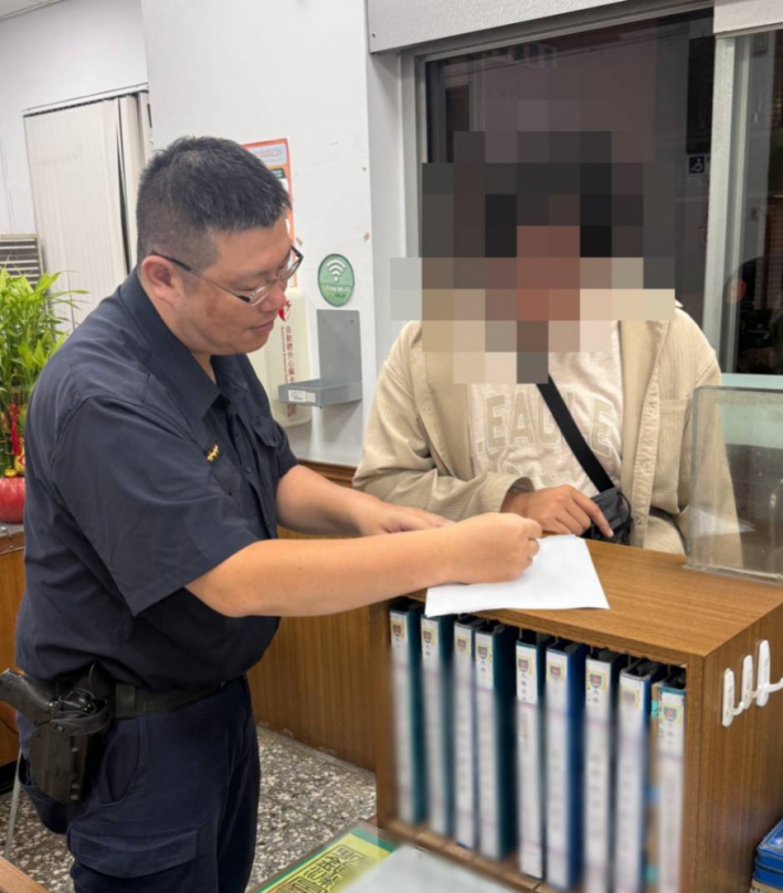 熱心民眾拾得皮夾   潭北警迅速協助發還