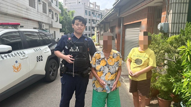 正午烈日婦人迷途定格街頭   暖警靠這「神招」助平安歸