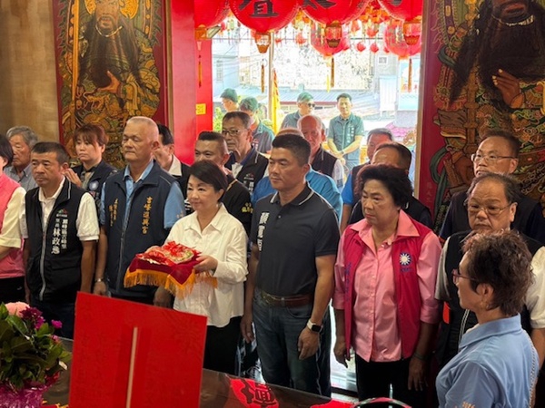盧秀燕市長贈「福進興寧」匾額霧峰進興宮  感謝顏寬恒立委、林碧秀議員用心奔走  促成百年廟產合法回歸
