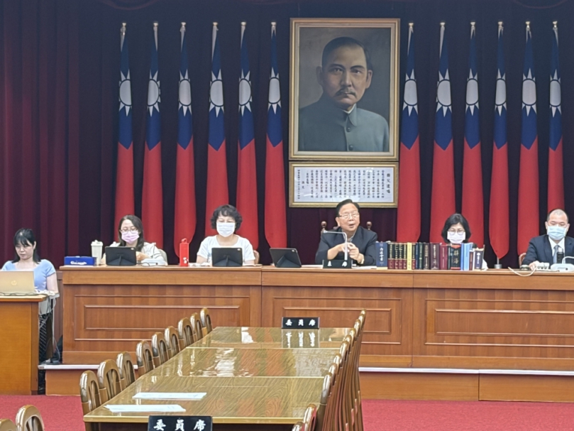 立委王世堅要求金管會嚴格執行管制