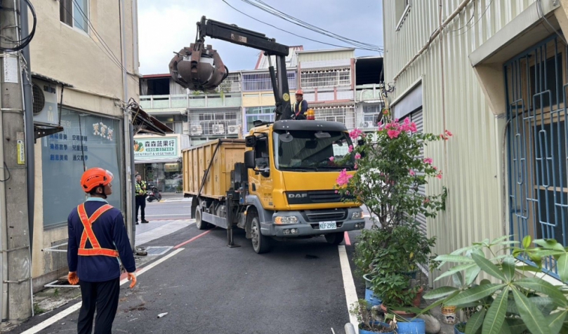 交通錐、盆栽、鐵拒馬都不行！　斗六警持續取締道路占用維護通行安全