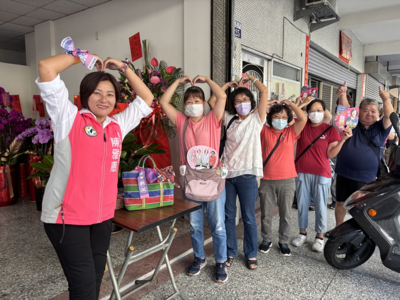 名牌包繫飄帶成潮流  民進黨台中市東南區市議員候選人陳雅惠台灣「LV」更吸睛