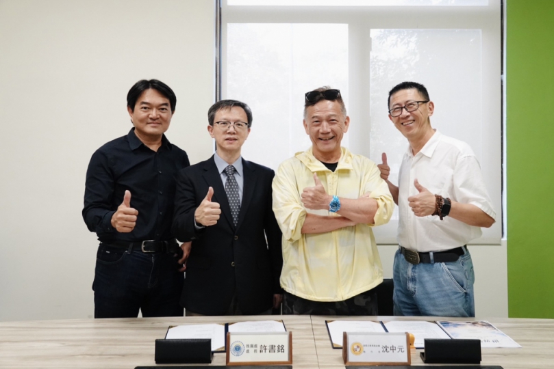 「世界學堂」倡議親子海外共學新理念！游榮吉基金會、東海大學讓家庭成為學習共同體 串聯新加坡把「海洋・城市」變成兩代共學教室 「優客李林」李驥當海上AI音樂老師