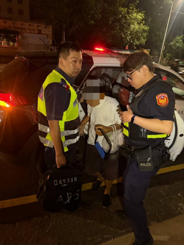 買護眼保健品坐過站迷途！8旬翁「怕添麻煩」拒搭警車   暖警一句話融化長輩心