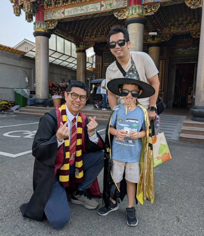 哈利波特遇上小梅林　民進黨台中市議會黨團總召周永鴻萬聖節跨棚「魔法交流」