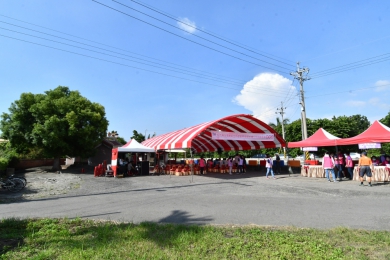 永靖鄉永北村應靈公90歲地主王錫堅，捐市價3千多萬元土地給公所蓋長照大樓。（照片縣府提供）