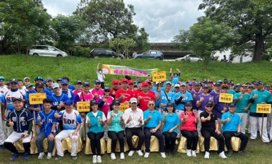 彰化郵局主辦「企業客戶、郵政員工慢速壘球邀請賽」，彰化開賽。（照片郵局提供）