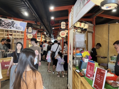 台中魚市場打造濃濃日本風　魚人百匯星光市集開幕
