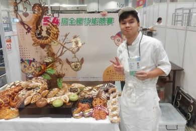 弘光科大食科系大三學生戴邦竣勇奪第54屆全國技能競賽麵包製作職類金牌