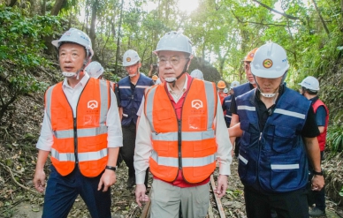 卓榮泰前往東石沿海及山區視察　優先照顧人民需求快速且簡便救助