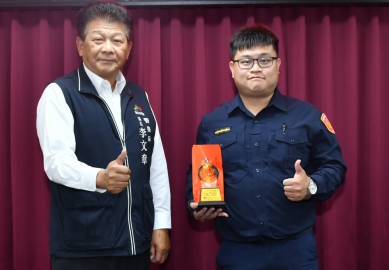 劉韋亨及時阻卻少女跳樓 李文章在會報上豎指讚譽