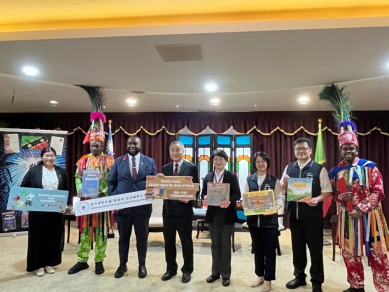 聖克里斯多福及尼維斯大使贈書台中綠美圖 黃副市長:在世界閱讀日促進國際文化交流