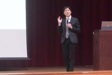 中市府法制局入校園宣導法律教育 李善植局長勉勵臺中女中新生識法防詐