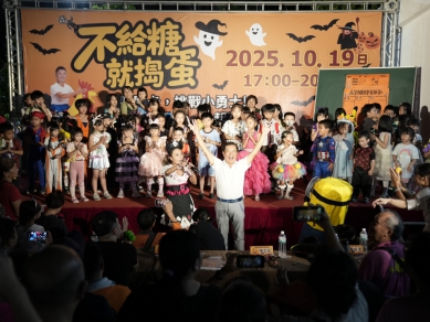 台中萬聖節變裝走秀大爆滿  各式創意造型吸眼球