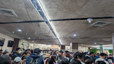 東北季風襲金門海象惡劣 小三通停航逾兩日陸客滯留碼頭歸心似箭