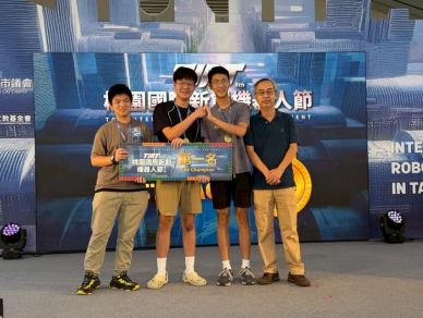 僅差0.2秒！明道中學學生稱霸TIRT迷宮機器人賽　三隊齊上榜