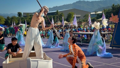 大里區光正國中30週年校慶   以八部世界經典作品化裝進場很少見