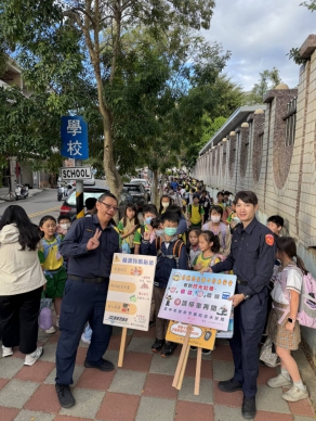 清水警察叔叔校門口分齡防詐宣導超接地氣