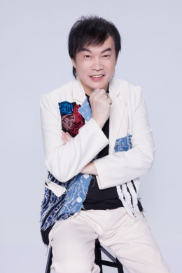 《2025苗栗耶誕城》重現歌廳秀輝煌時代  康康預告歌單藏亮點  見同場名單有徐懷鈺  康康憑歌詞「call me come come」笑指曾被她暗戀