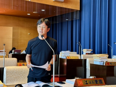 教育局近日因財劃法補助比例下調  局內多項人事經費「下降」  恐影響基層專業輔導人員薪水延遲發放、甚至不一定續約  民進黨市議員江肇國要求中市府儘速提出完整且具體的因應方案