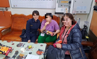 靠筆談破冰！豐原警耐心陪伴  助迷途星兒找到回家路